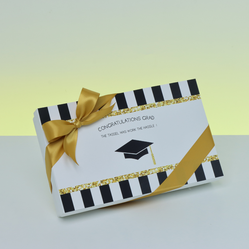 GRADUATION DESIGNED 15-PIECE CHOCOLATE HARD BOX WITH DESIGNED TOP CARD