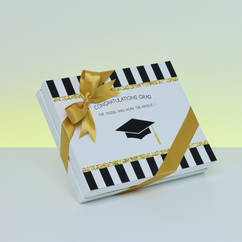 GRADUATION DESIGNED 20-PIECE CHOCOLATE HARD BOX WITH DESIGNED TOP CARD