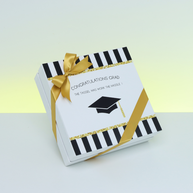 GRADUATION DESIGNED 25-PIECE CHOCOLATE HARD BOX WITH DESIGNED TOP CARD