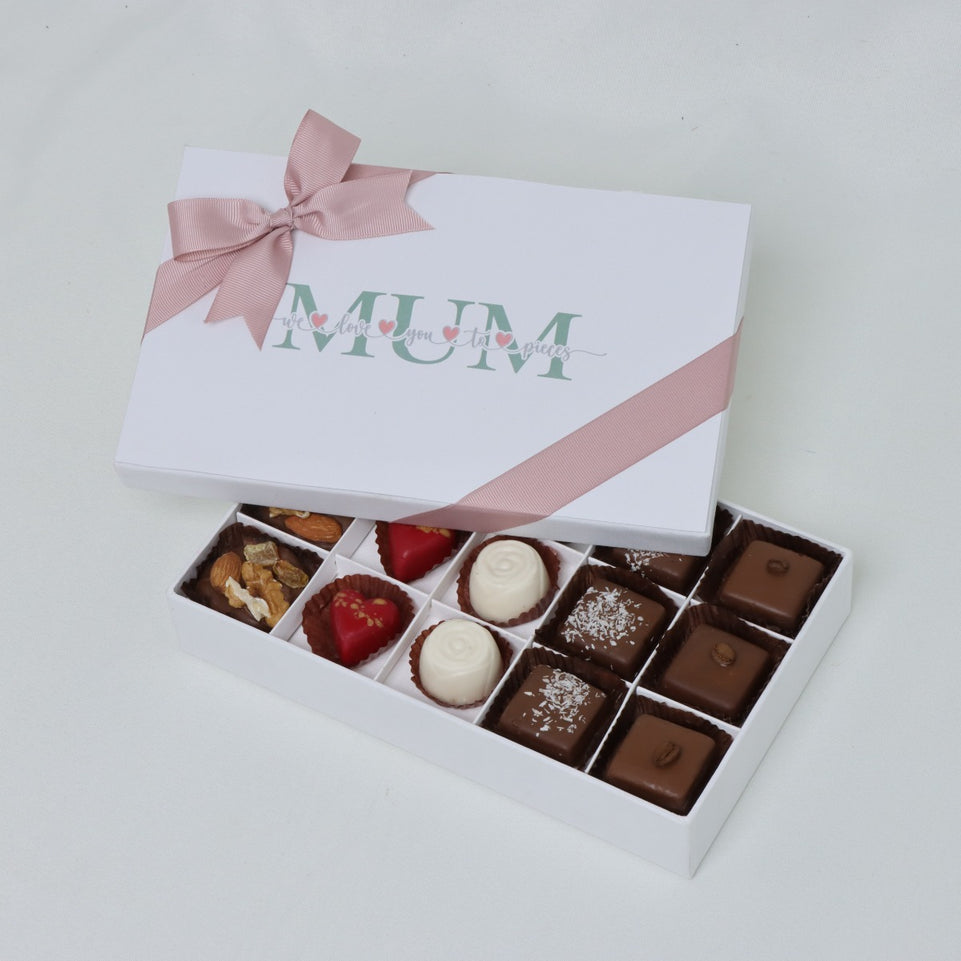 "MUM" DESIGNED 15-PIECE CHOCOLATE HARD BOX