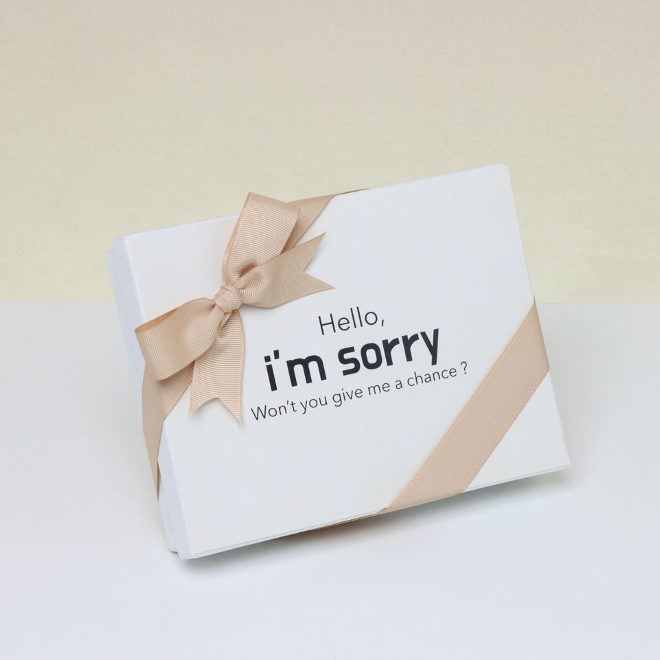 "HELLO, I'M SORRY" DESIGNED 12-PIECE CHOCOLATE HARD BOX