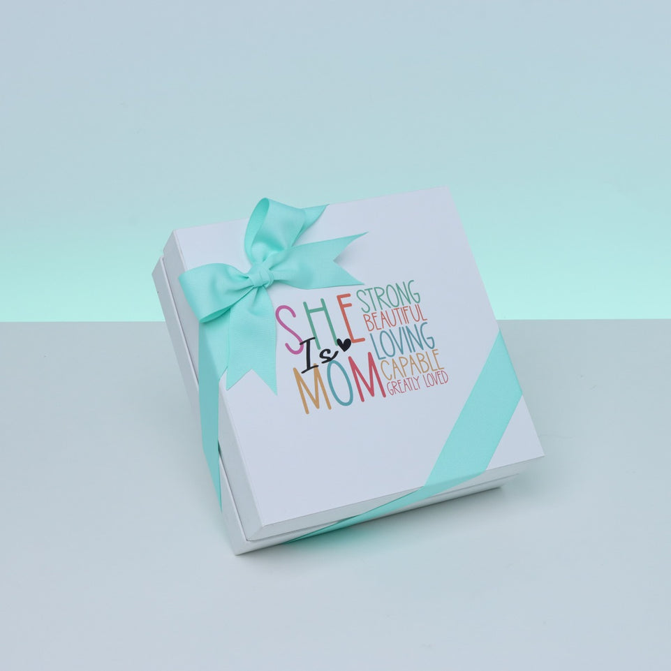 "SHE IS MOM" DESIGNED 2-LAYER (1 KILO) CHOCOLATE HARD BOX