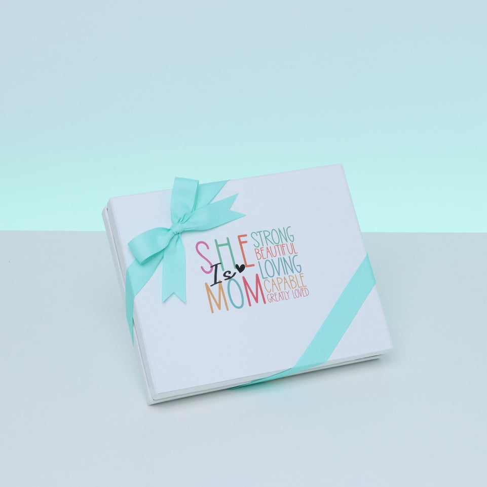 "SHE IS MOM" DESIGNED 20-PIECE CHOCOLATE HARD BOX