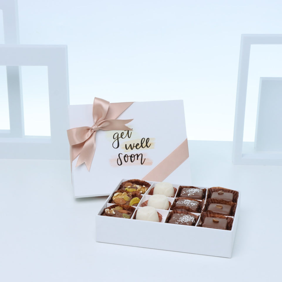 "GET WELL SOON" STAIN DESIGNED 12-PIECE CHOCOLATE HARD BOX