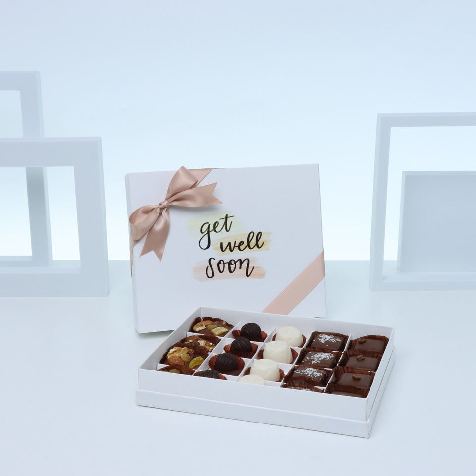 "GET WELL SOON" STAIN DESIGNED 20-PIECE CHOCOLATE HARD BOX