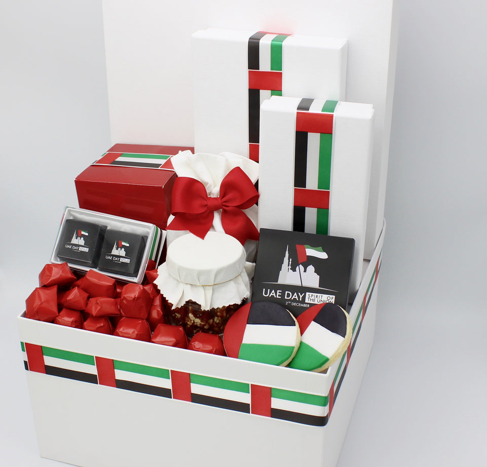 NATIONAL DAY CHOCOLATE & SWEETS HAMPER