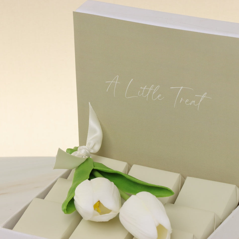 "A LITTLE TREAT" MINIMALIST DESIGNED CHOCOLATE SMALL HAMPER